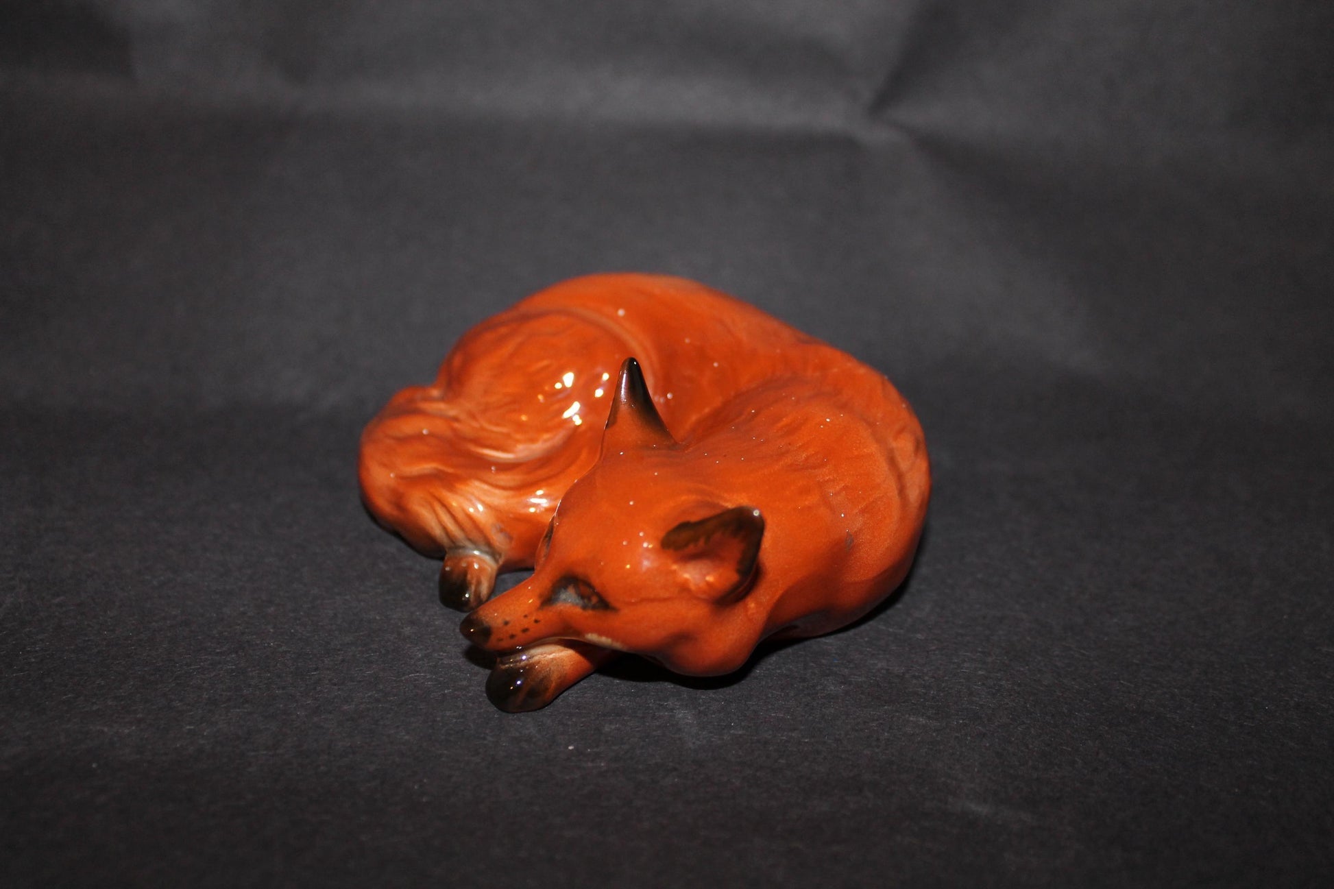 Beswick Fox - Curled No. 1017