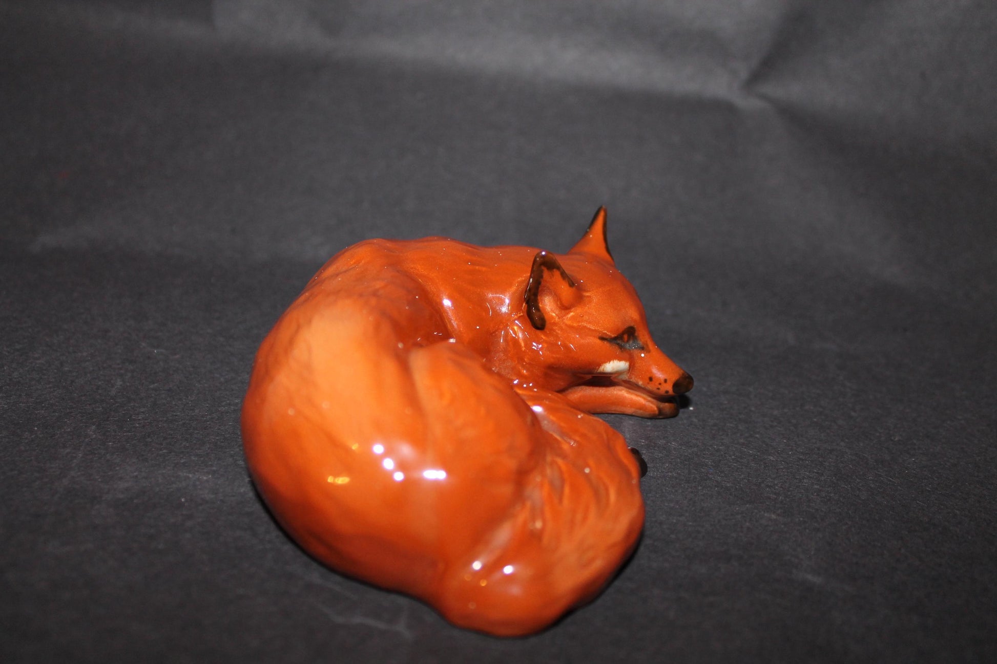 Beswick Fox - Curled No. 1017