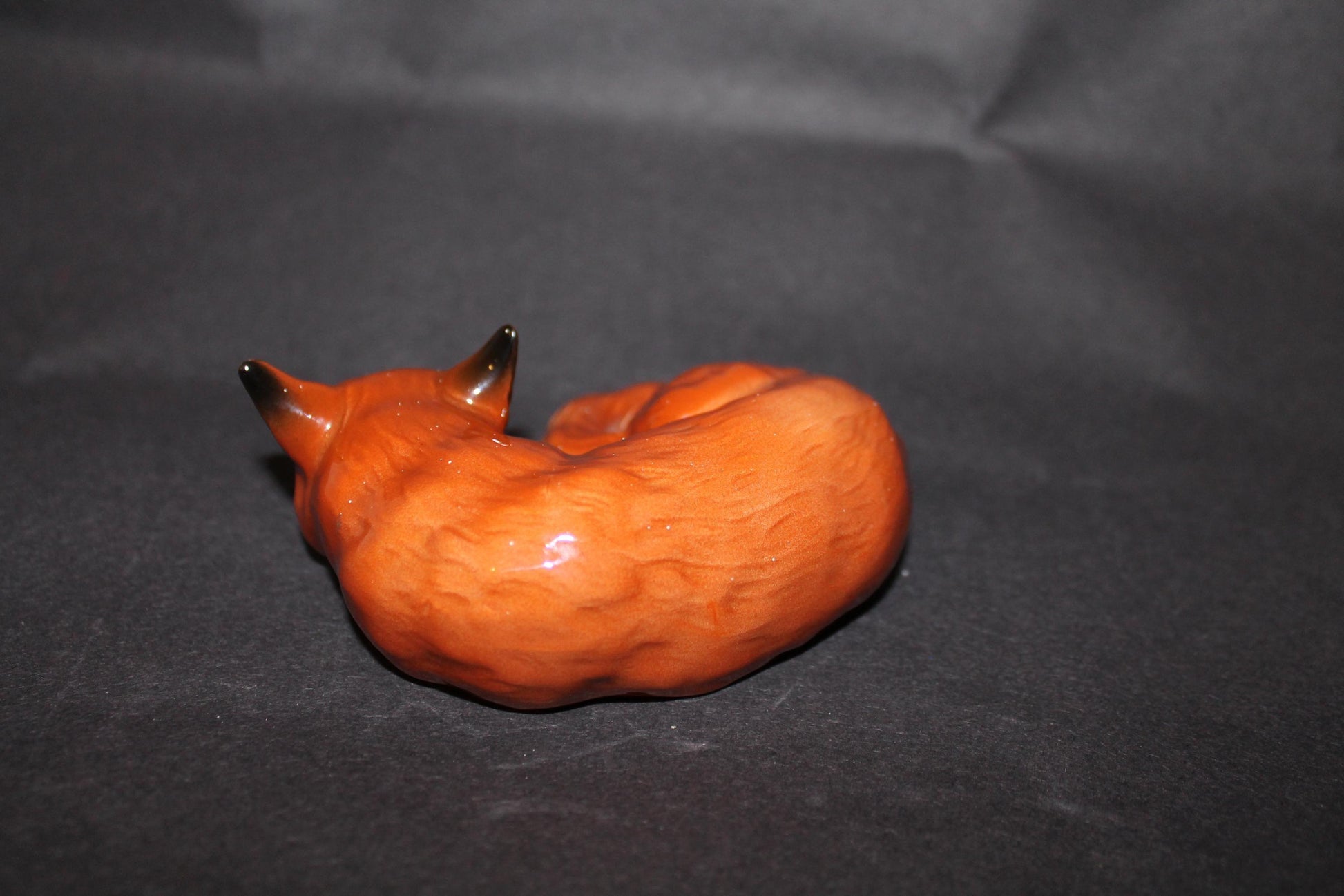 Beswick Fox - Curled No. 1017