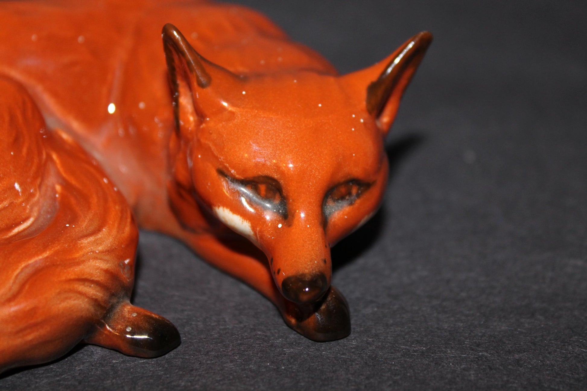 Beswick Fox - Curled No. 1017