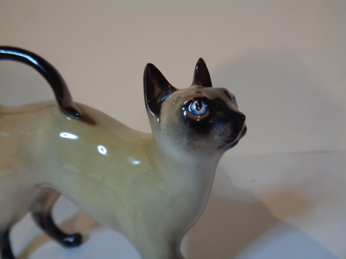 Royal Doulton Cat - Siamese Cat Standing- number HN 2660