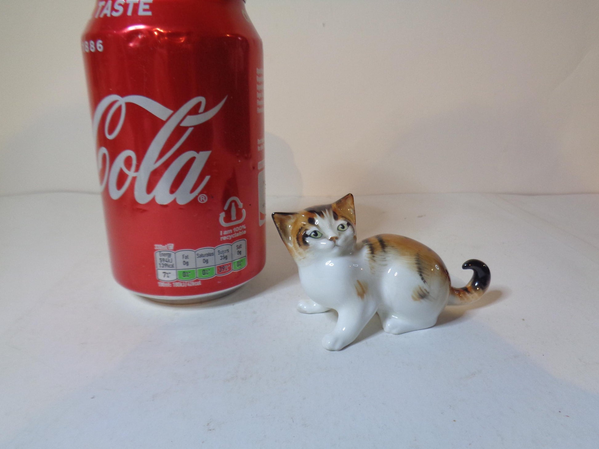 Royal Doulton Calico Kitten Looking Up HN 2584 Miniature