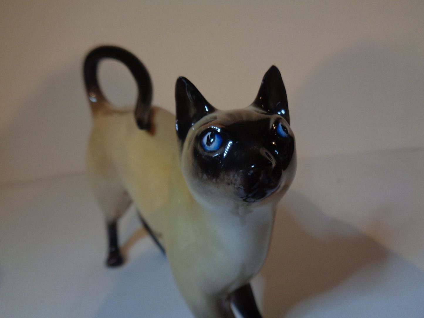 Royal Doulton Cat - Siamese Cat Standing- number HN 2660