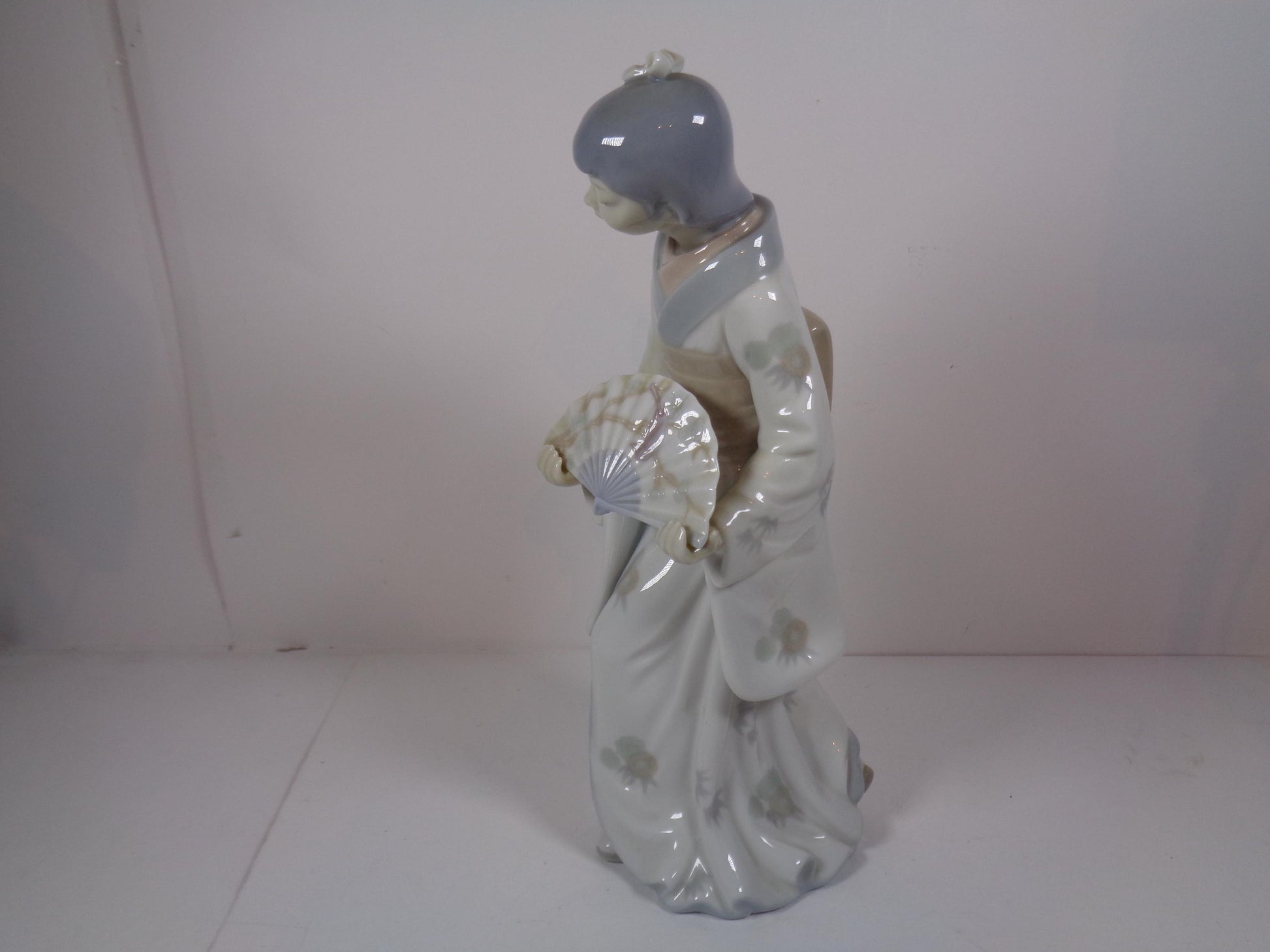 NAO by Lladro Chinese Lady with Bird Fan 10.5 inches tall