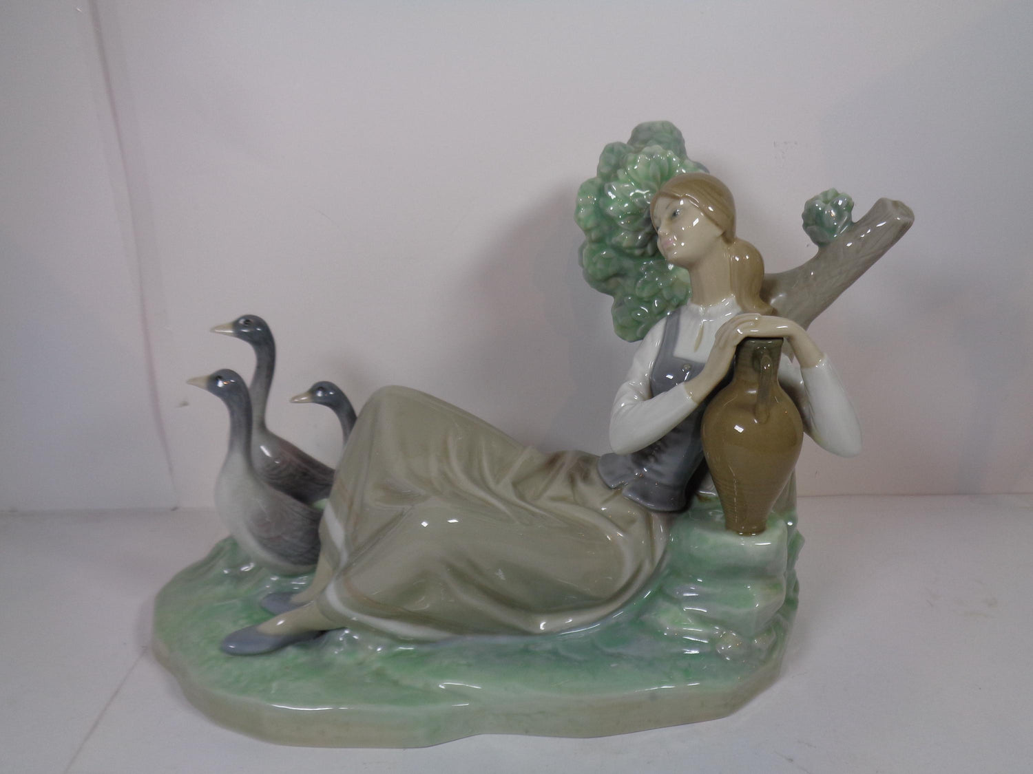 LLadro Woman Carrying Water number 1212 Rare Lladro