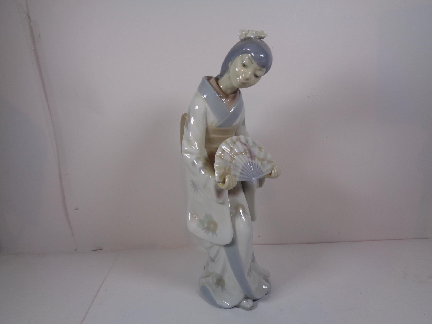 NAO by Lladro Chinese Lady with Bird Fan 10.5 inches tall