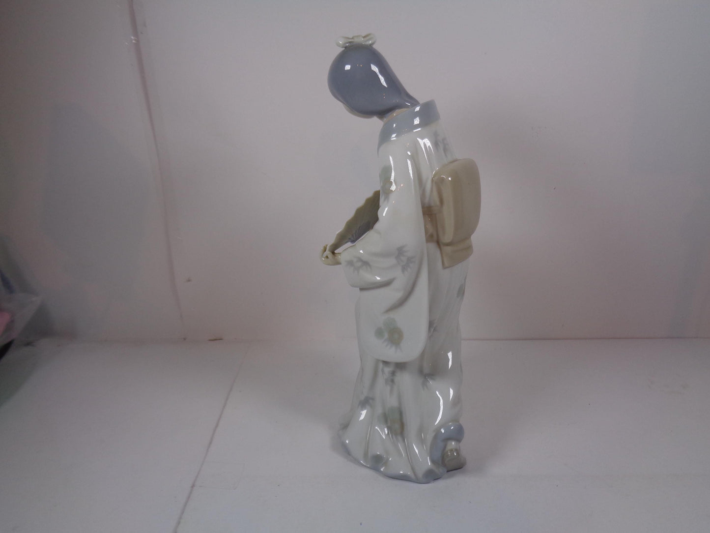 NAO by Lladro Chinese Lady with Bird Fan 10.5 inches tall