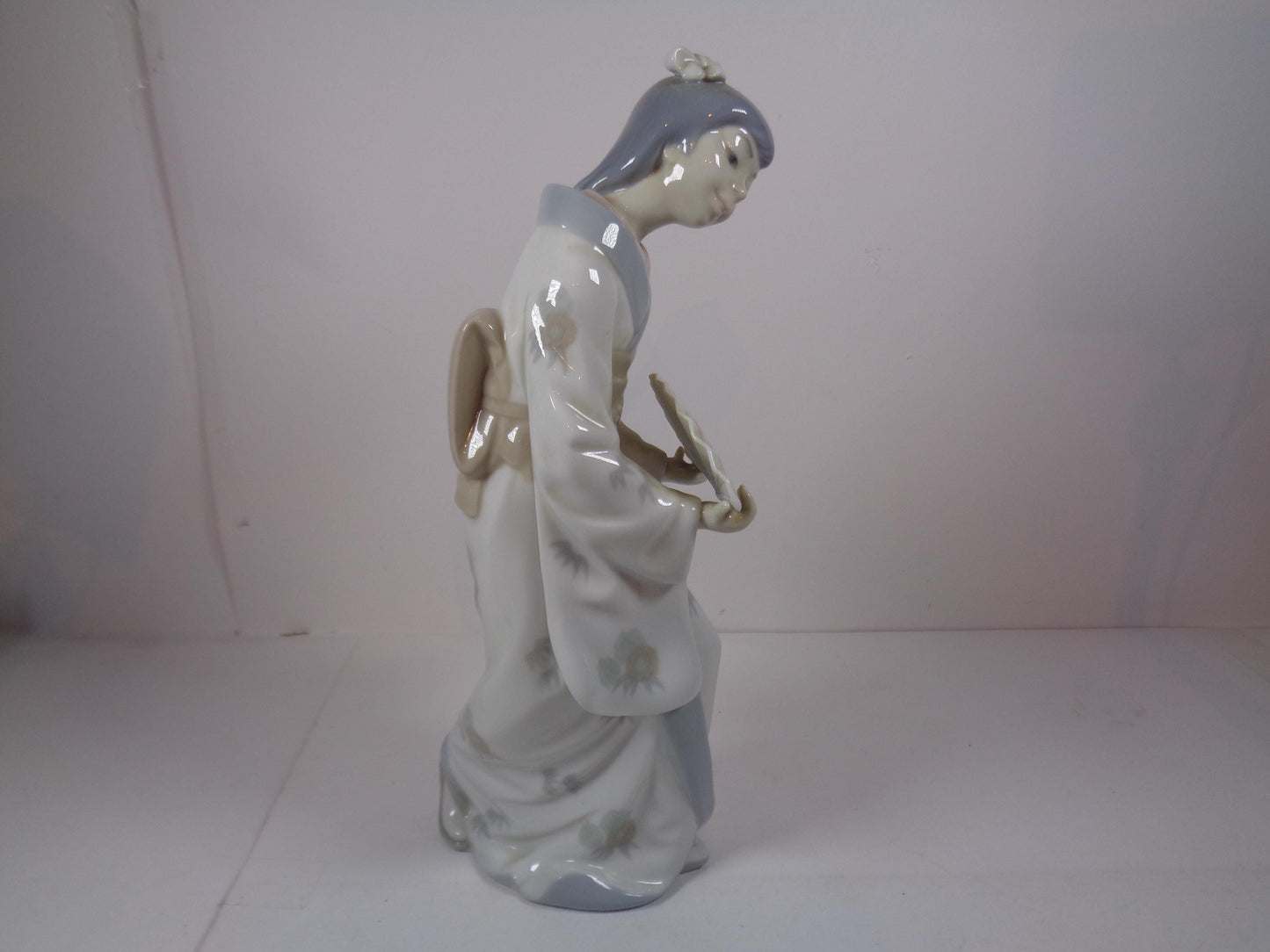 NAO by Lladro Chinese Lady with Bird Fan 10.5 inches tall