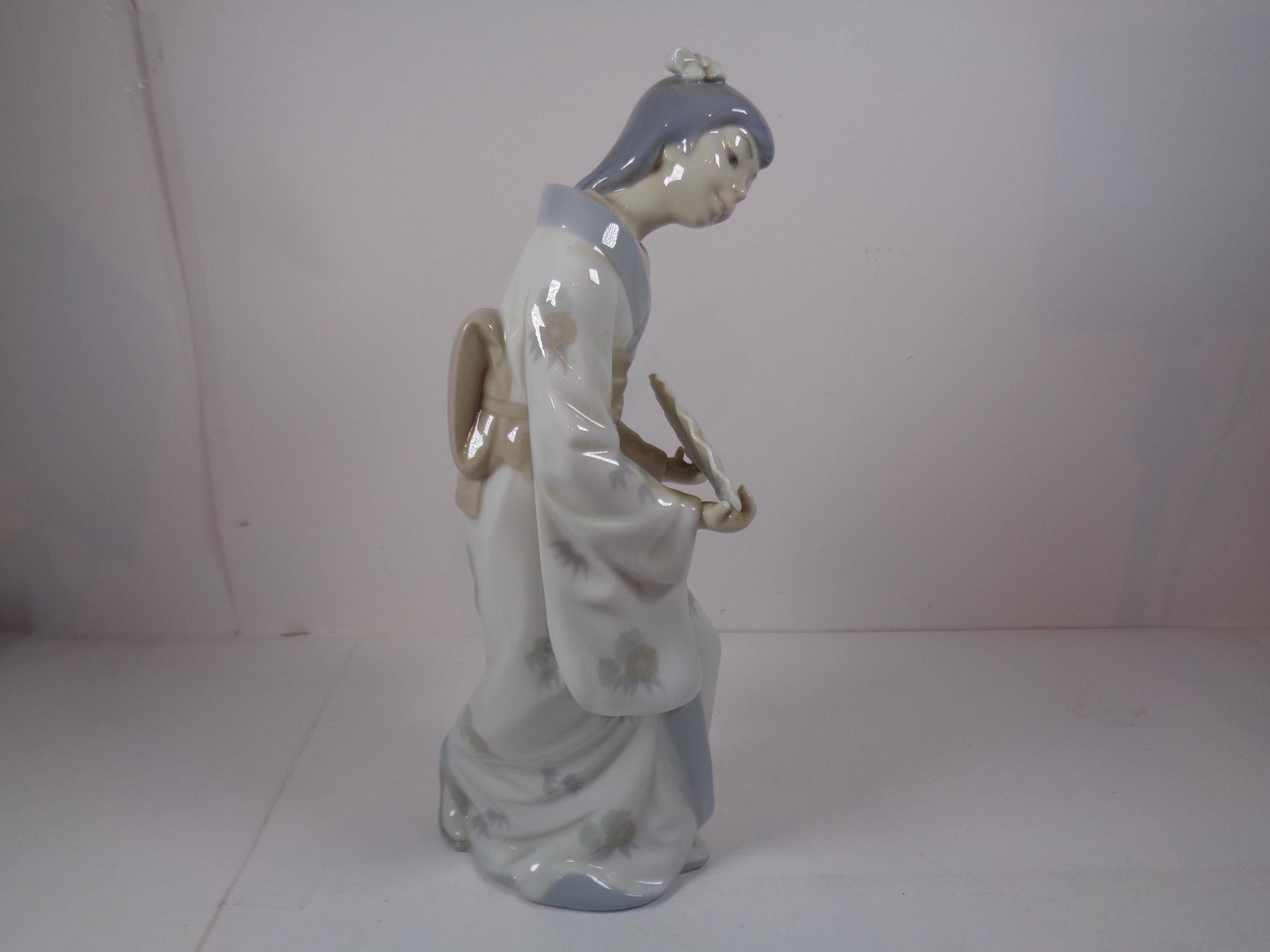 NAO by Lladro Chinese Lady with Bird Fan 10.5 inches tall