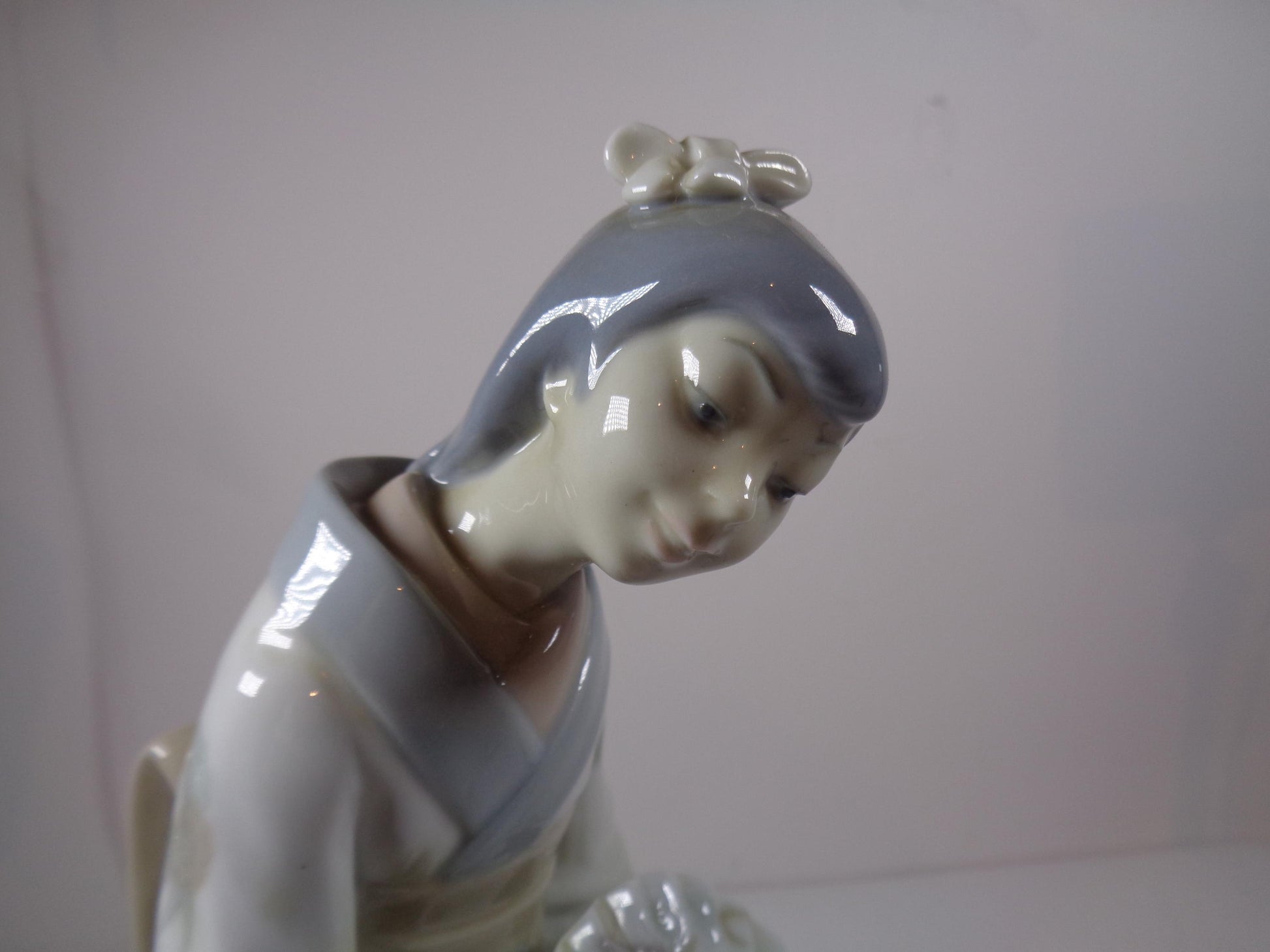 NAO by Lladro Chinese Lady with Bird Fan 10.5 inches tall