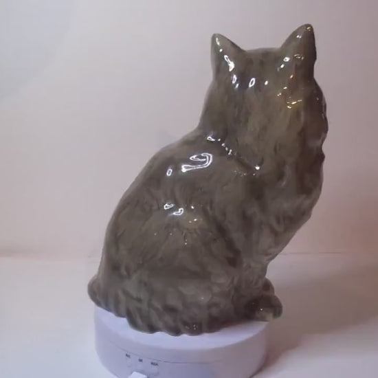 Beswick Persian Cat - Seated, looking up number 1867 Grey Gloss